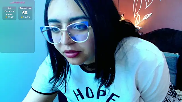 Snapshot of Mia__Scott__ chatting on 10.22.25 Mia Scott online show from 10.22.25