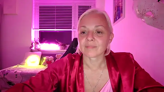 Linsy Kim online show from 09.18.25