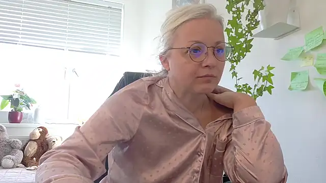 Linsy Kim online show from 03.07.26