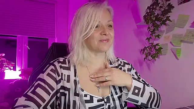 Linsy Kim online show from 03.11.26