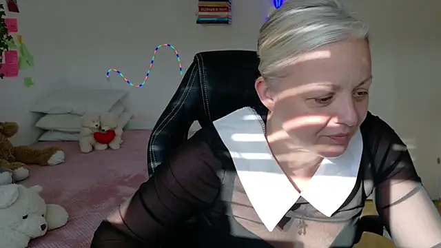 Linsy Kim online show from 03.27.26