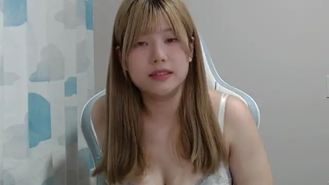 Snapshot of asuka_xoxo chatting on 09.22.25 asuka xoxo online show from 09.22.25