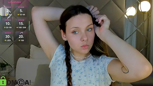 Hina Smith online show from 10.17.25