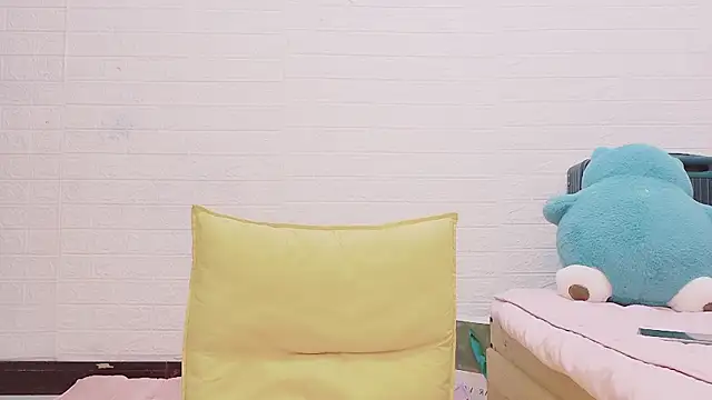 Snapshot of marina-cutegirll chatting on 10.20.25 marina-cutegirll online show from 10.20.25