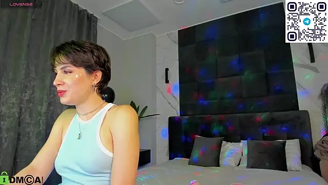 Adeline Perle online show from 09.13.25