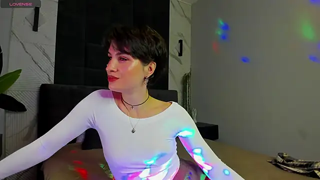 Adeline Perle online show from 09.24.25