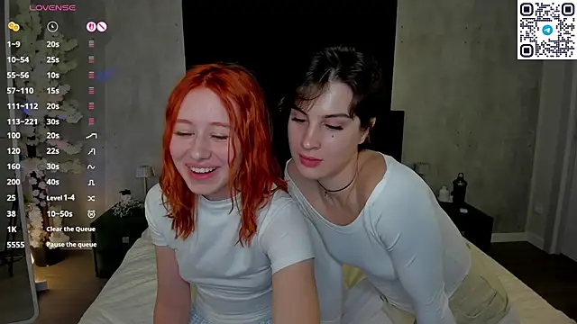 Adeline Perle online show from 09.28.25