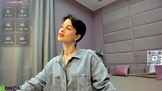 Adeline Perle online show from 10.10.25