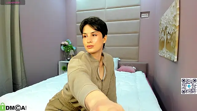 Adeline Perle online show from 10.21.25