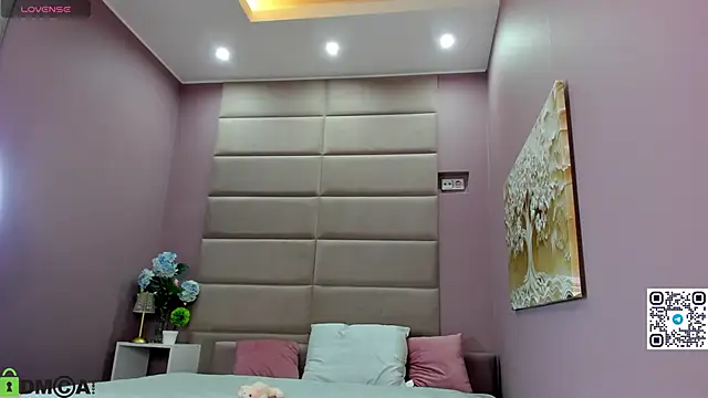 Adeline Perle online show from 11.19.25