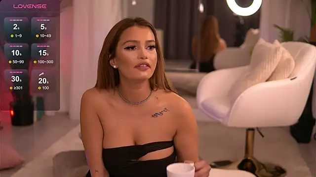 Snapshot of ZairaLure chatting on 09.25.25 ZairaLure online show from 09.25.25