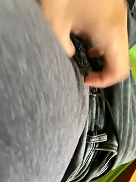 Snapshot of Daniel_cornel chatting on 09.27.25 Daniel cornel online show from 09.27.25