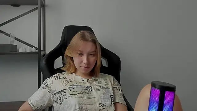 Agatha May online show from 11.27.25