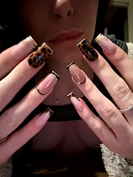 Sophsaysxox online show from 11.14.25