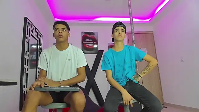 Snapshot of PRETTY_FEM chatting on 10.13.25 PRETTY FEM online show from 10.13.25