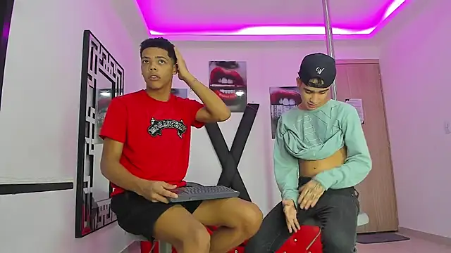 Snapshot of PRETTY_FEM chatting on 10.14.25 PRETTY FEM online show from 10.14.25