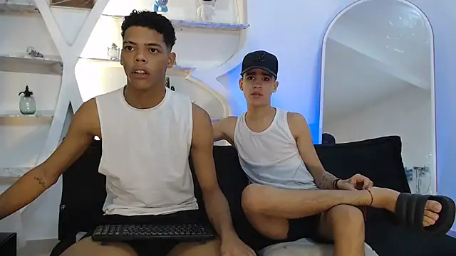 Snapshot of PRETTY_FEM chatting on 11.02.25 PRETTY FEM online show from 11.02.25