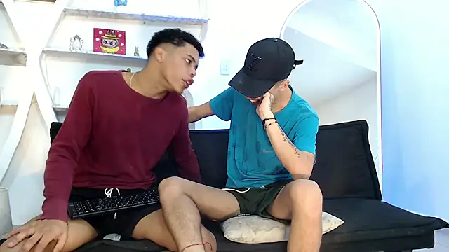 Snapshot of PRETTY_FEM chatting on 11.03.25 PRETTY FEM online show from 11.03.25