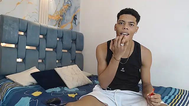 PRETTY FEM online show from 02.12.26