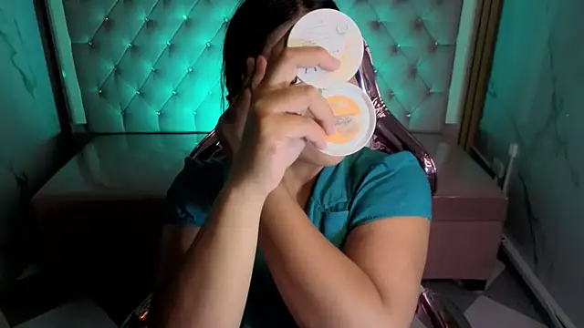 Victoria b  online show from 11.14.25