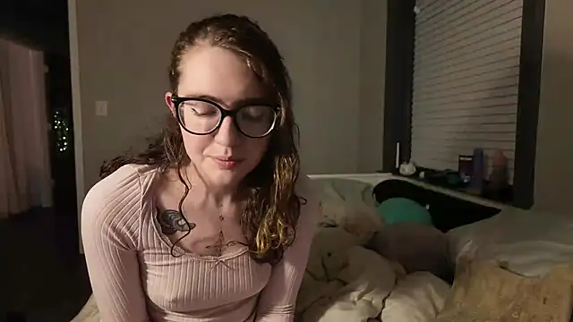 Snapshot of knottybunny chatting on 11.26.25 knottybunny online show from 11.26.25