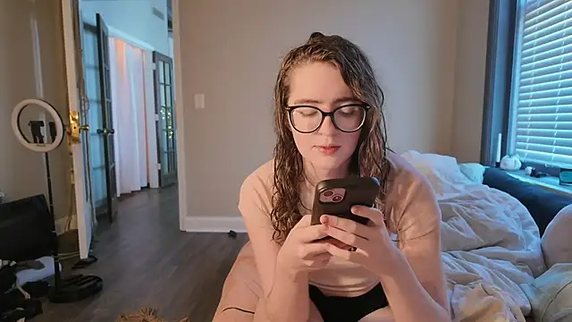 Snapshot of knottybunny chatting on 11.28.25 knottybunny online show from 11.28.25