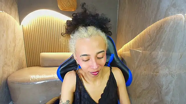 Snapshot of Agnis_ink_r chatting on 10.15.25 Agnis ink r online show from 10.15.25