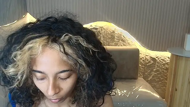 Snapshot of Agnis_ink_r chatting on 10.27.25 Agnis ink r online show from 10.27.25