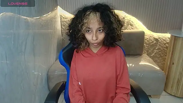 Snapshot of Agnis_ink_r chatting on 11.04.25 Agnis ink r online show from 11.04.25