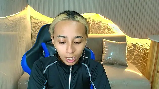 Snapshot of Agnis_ink_r chatting on 11.12.25 Agnis ink r online show from 11.12.25