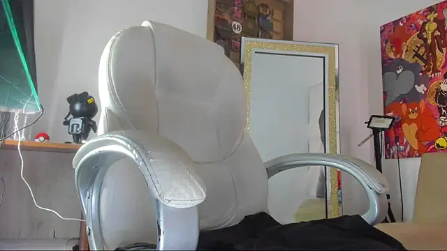 Snapshot of mila_dash chatting on 11.10.25 mila dash online show from 11.10.25