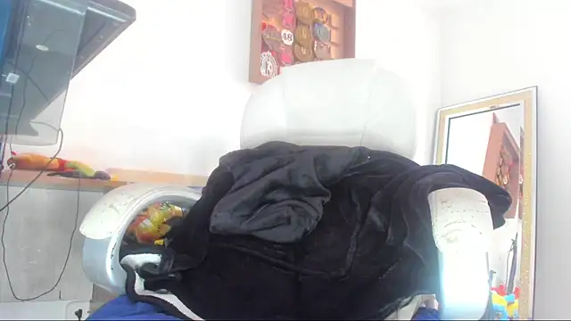 Snapshot of mila_dash chatting on 11.27.25 mila dash online show from 11.27.25