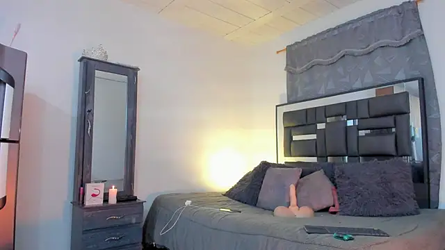 Snapshot of REINA_ADAHARA chatting on 10.05.25 REINA ADAHARA online show from 10.05.25