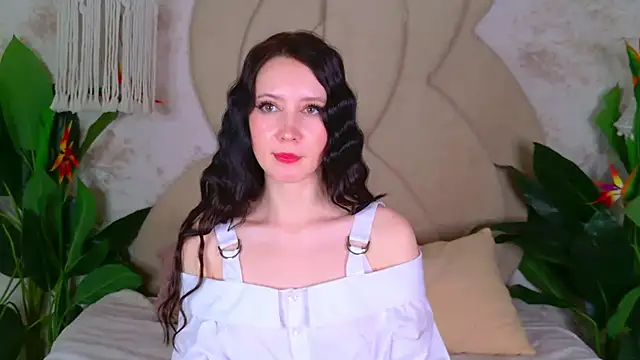 Snapshot of GraceMartinos chatting on 10.03.25 GraceMartinos online show from 10.03.25