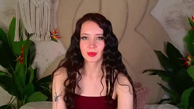 Snapshot of GraceMartinos chatting on 10.10.25 GraceMartinos online show from 10.10.25