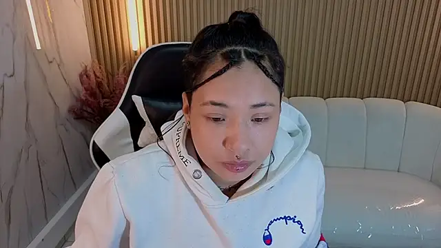 Hollypeyton Tp online show from 10.31.25