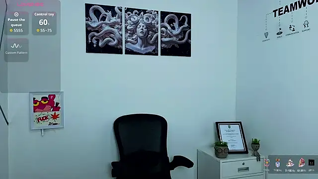 Snapshot of melody-rouss chatting on 10.11.25 melody-rouss online show from 10.11.25