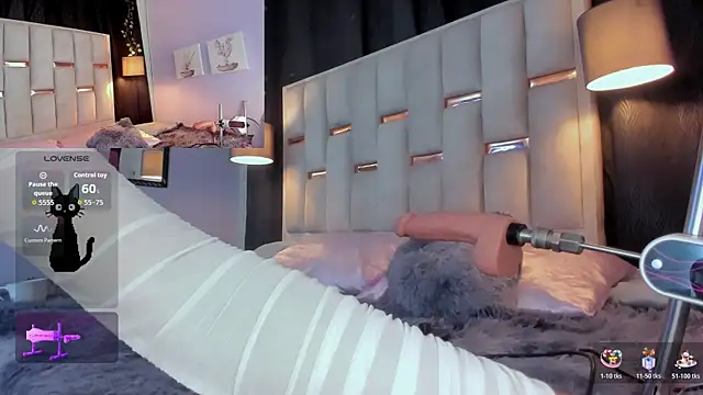 Snapshot of melody-rouss chatting on 10.30.25 melody-rouss online show from 10.30.25