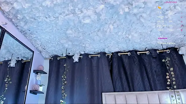 Snapshot of melody-rouss chatting on 11.20.25 melody-rouss online show from 11.20.25