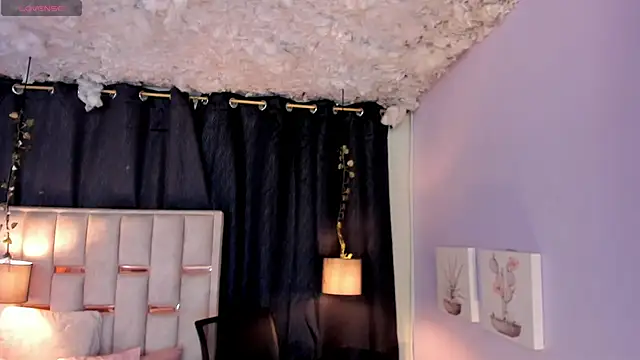 Snapshot of melody-rouss chatting on 11.27.25 melody-rouss online show from 11.27.25