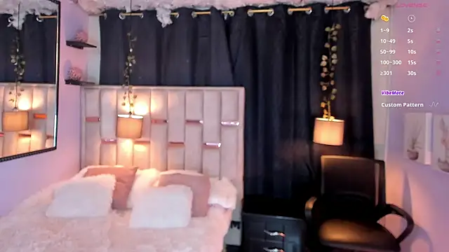 Snapshot of melody-rouss chatting on 11.28.25 melody-rouss online show from 11.28.25