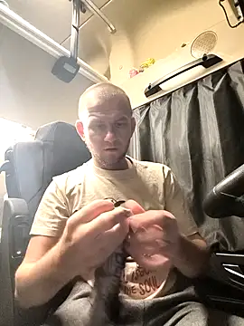 Snapshot of RoadDaddyXL chatting on 09.18.25 RoadDaddyXL online show from 09.18.25