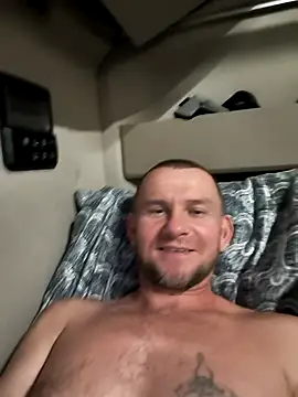 Snapshot of RoadDaddyXL chatting on 09.22.25 RoadDaddyXL online show from 09.22.25