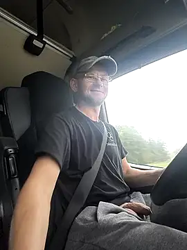 Snapshot of RoadDaddyXL chatting on 10.16.25 RoadDaddyXL online show from 10.16.25