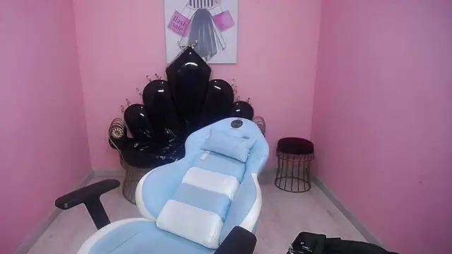 Isabella Mendez  online show from 10.26.25