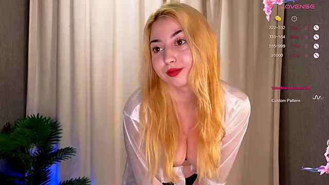 Snapshot of dreamhannah chatting on 09.17.25 dreamhannah online show from 09.17.25