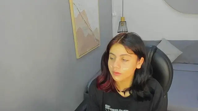 Julieth brown  online show from 11.18.25