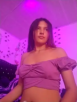 Snapshot of SofiiLove_19 chatting on 10.15.25 SofiiLove 19 online show from 10.15.25