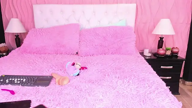 Snapshot of Dulceemia_ chatting on 09.30.25 Dulceemia online show from 09.30.25