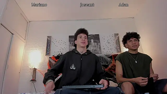 Snapshot of Adan_Oriol chatting on 10.30.25 Adan Oriol online show from 10.30.25